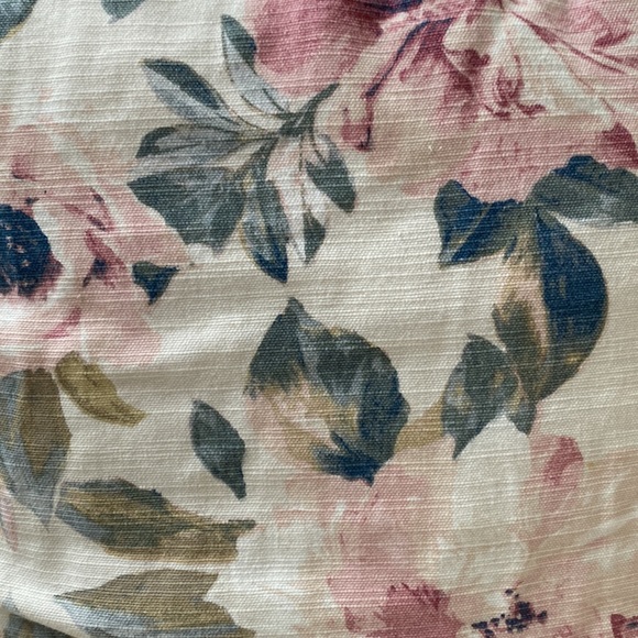 Set of 2 rose throw pillows - Picture 2 of 4